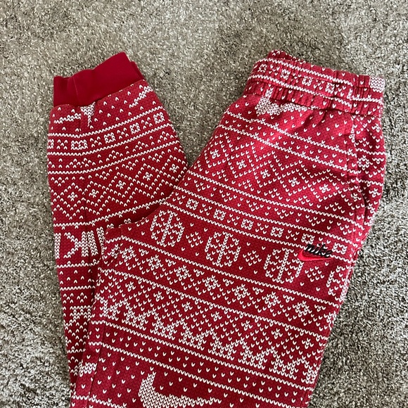 Nike Red and White Patterned Sweatshirt, Sweatpants 
Boys large, worn one time - Picture 8 of 8